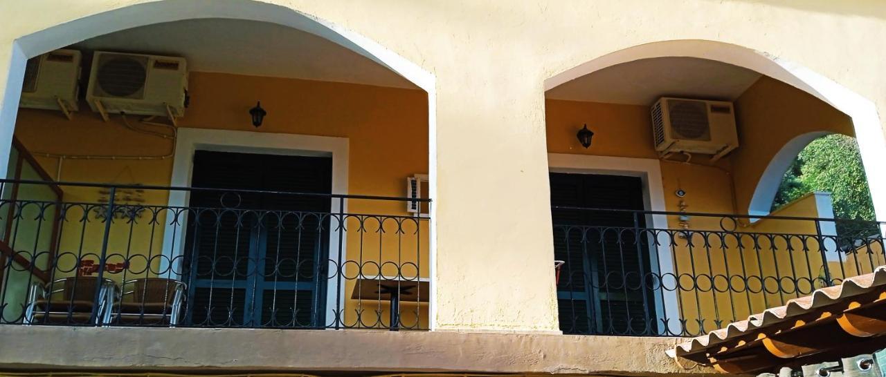Vassilis Apartments 帕莱欧卡斯提撒 外观 照片